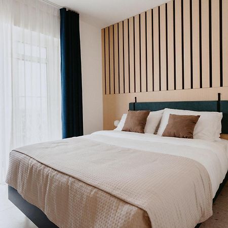 Townhouse17 Boutique Bed & Breakfast Виктория Екстериор снимка