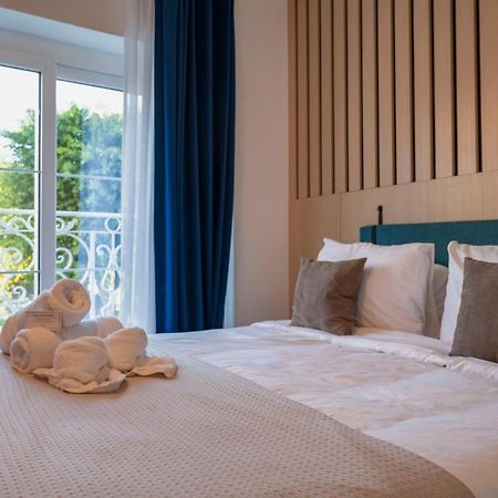 Townhouse17 Boutique Bed & Breakfast Виктория Екстериор снимка