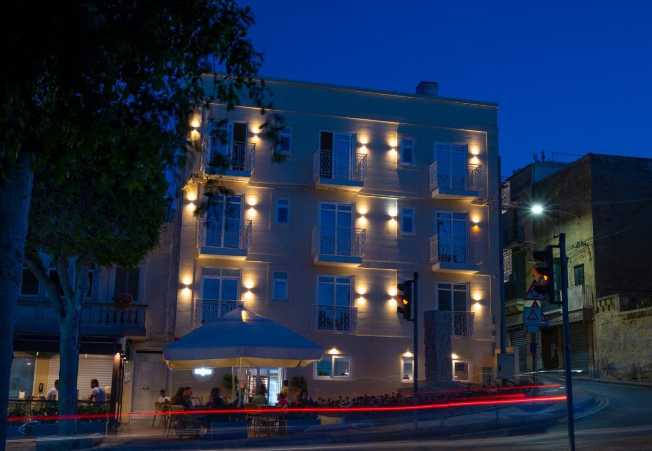 Townhouse17 Boutique Bed & Breakfast Виктория Екстериор снимка