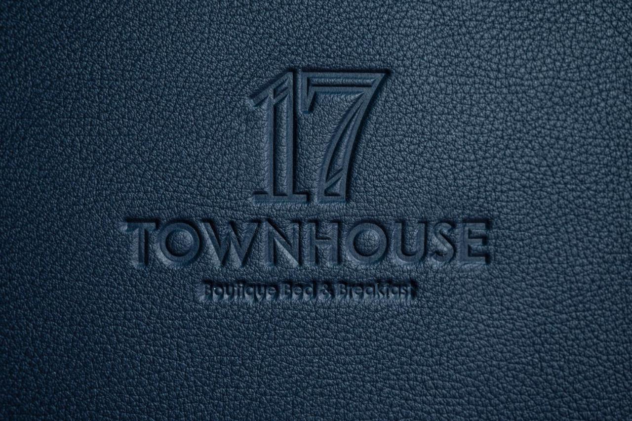 Townhouse17 Boutique Bed & Breakfast Виктория Екстериор снимка