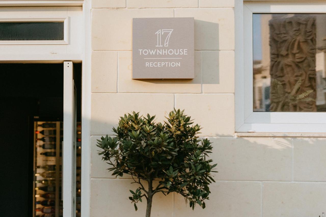 Townhouse17 Boutique Bed & Breakfast Виктория Екстериор снимка