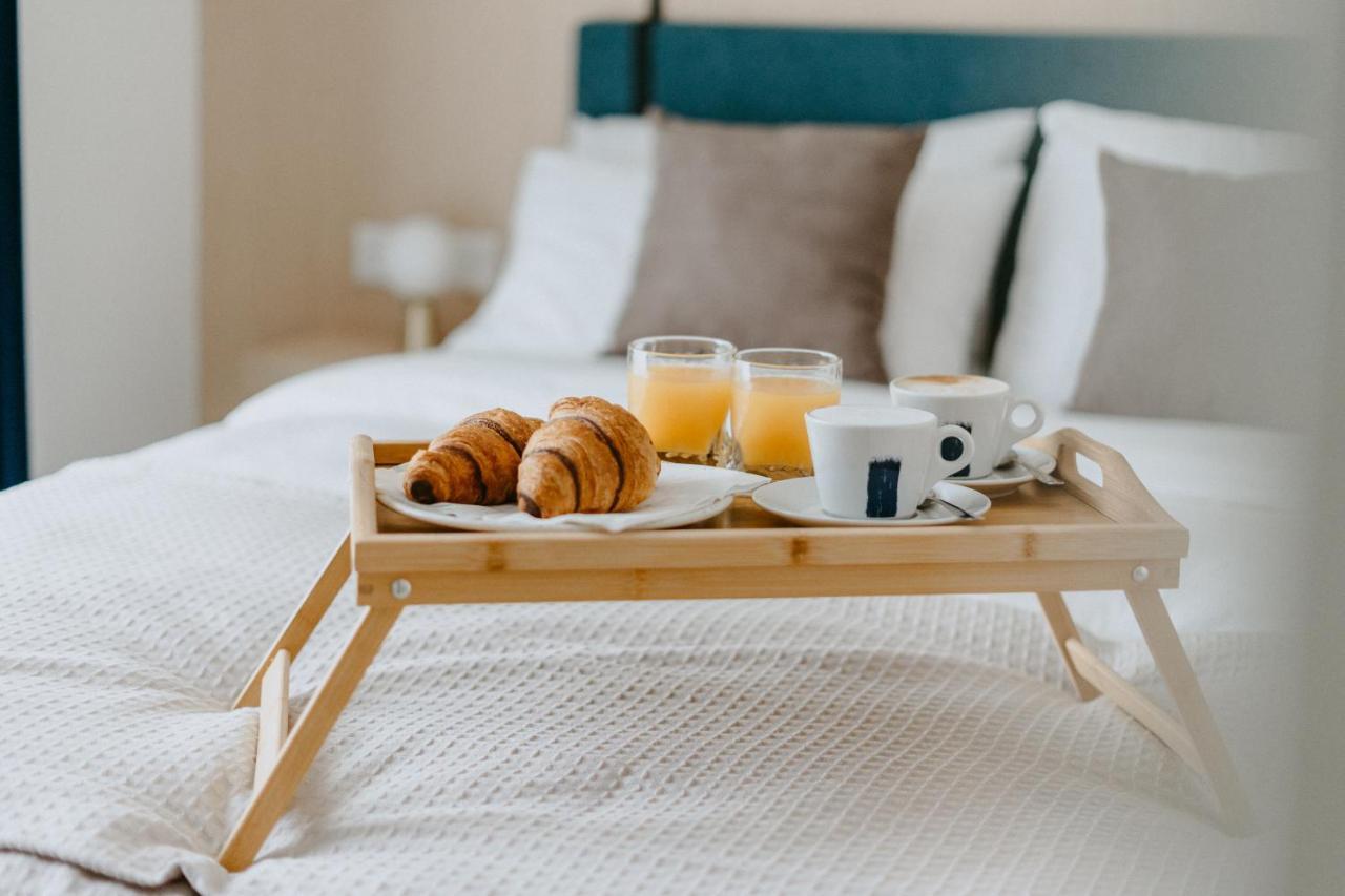 Townhouse17 Boutique Bed & Breakfast Виктория Екстериор снимка