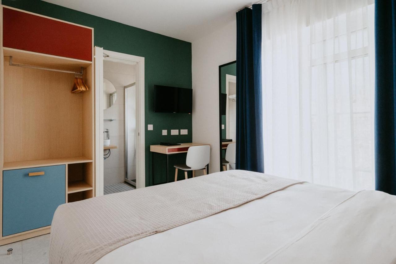 Townhouse17 Boutique Bed & Breakfast Виктория Екстериор снимка