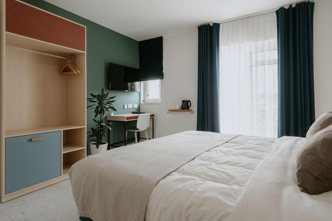 Townhouse17 Boutique Bed & Breakfast Виктория Екстериор снимка
