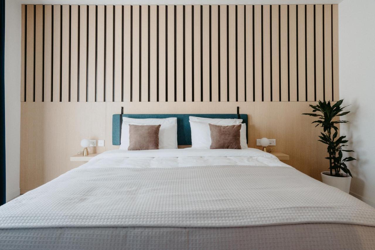 Townhouse17 Boutique Bed & Breakfast Виктория Екстериор снимка