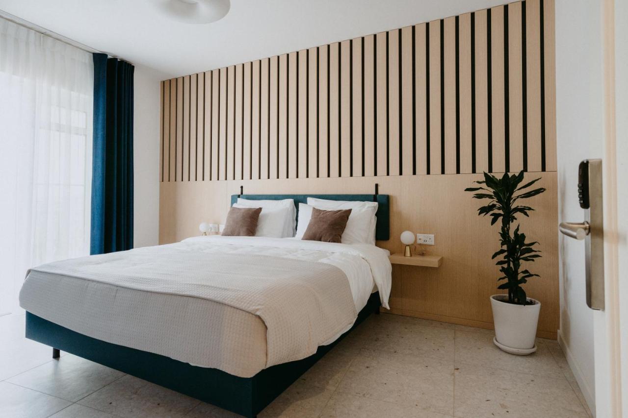 Townhouse17 Boutique Bed & Breakfast Виктория Екстериор снимка