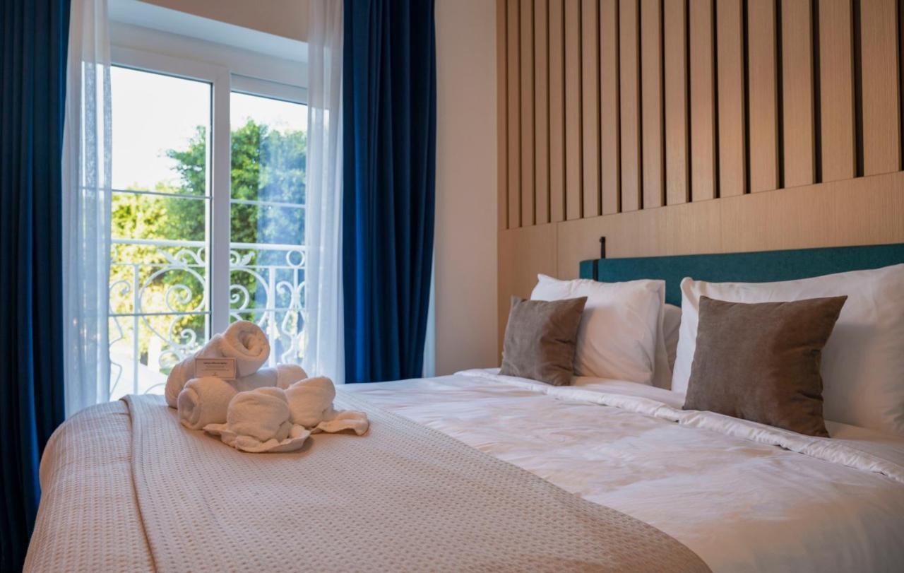 Townhouse17 Boutique Bed & Breakfast Виктория Екстериор снимка
