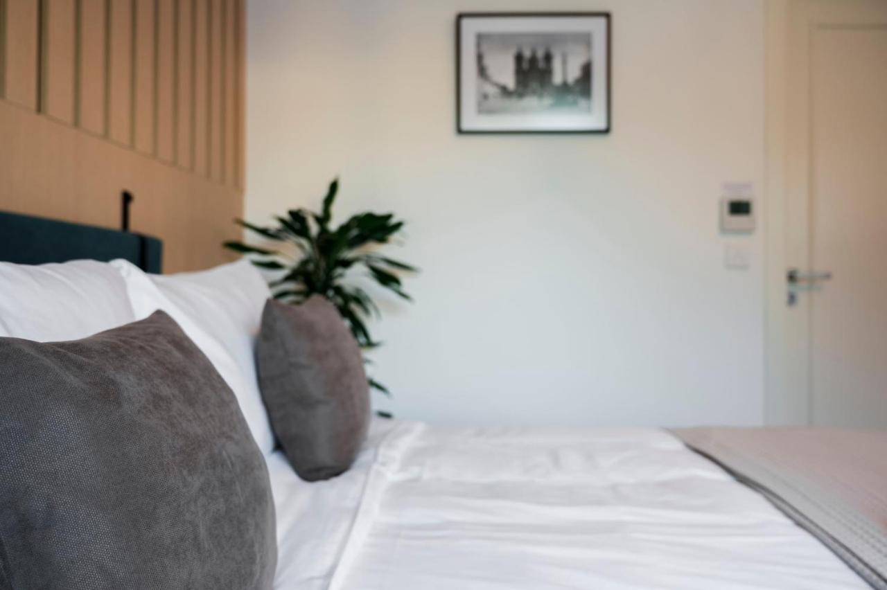 Townhouse17 Boutique Bed & Breakfast Виктория Екстериор снимка