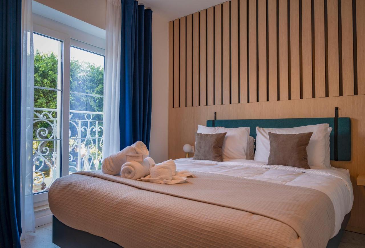 Townhouse17 Boutique Bed & Breakfast Виктория Екстериор снимка