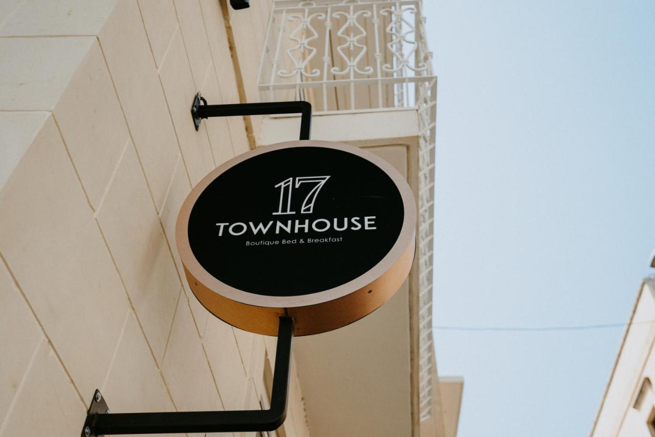 Townhouse17 Boutique Bed & Breakfast Виктория Екстериор снимка
