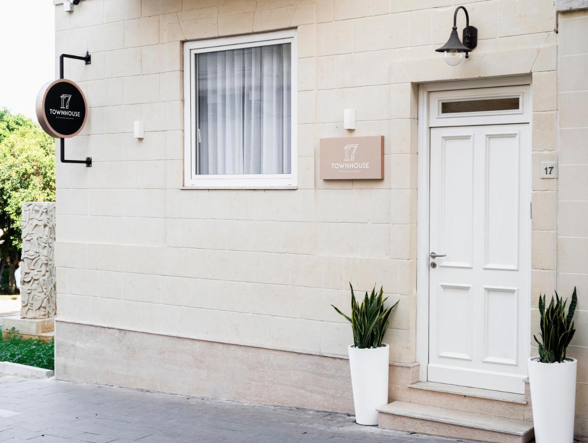 Townhouse17 Boutique Bed & Breakfast Виктория Екстериор снимка